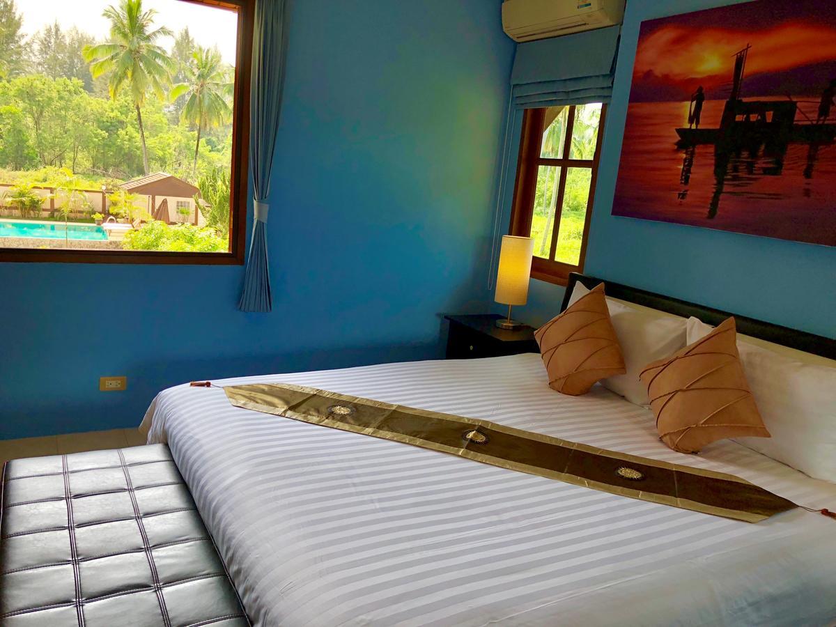 Holiday home Coral Pool